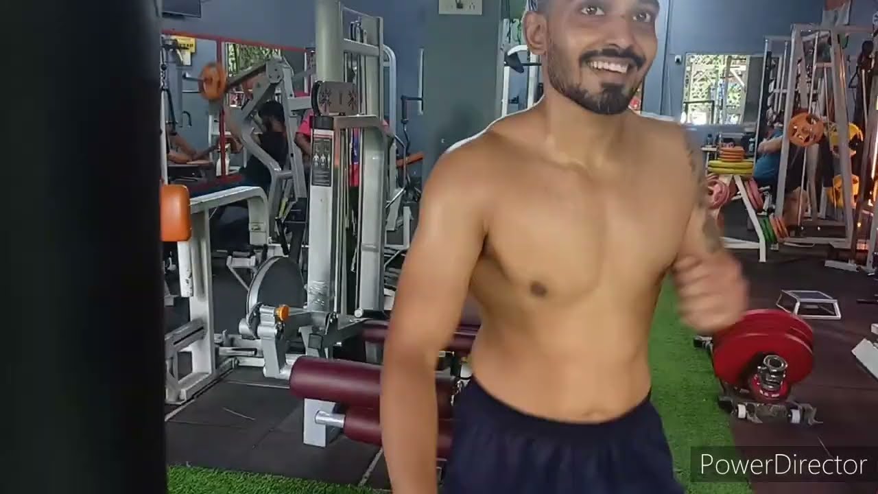 Leg Day Workout: Powerlifting and Muay Thai Heavy Bag Training