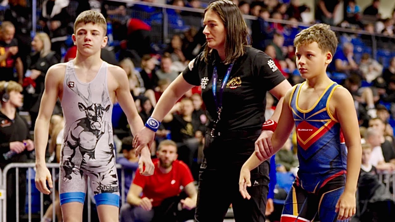 U13 Eliot Liedlave (FRA) vs Krisztian Darvas (HUN) 47kg. Freestyle boys youth wrestling. B-cam-man