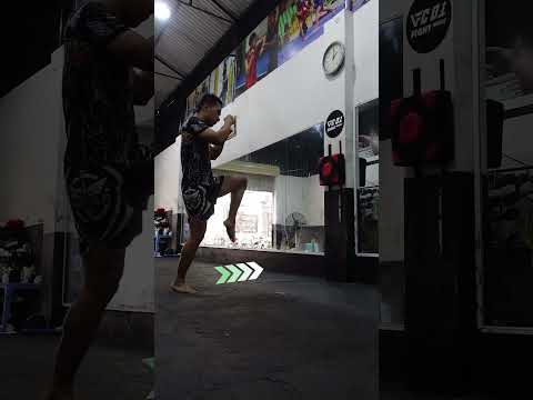 solo training 4 | flying knee knock out #muaythai #kickboxing #boxing   #mma