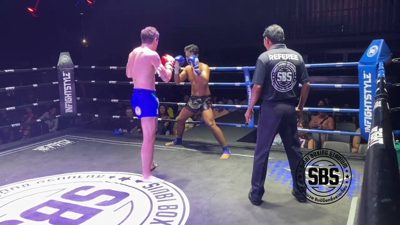 Matt Bareberio Sinbi Muay Tha 🇺🇸 i(red) defeats Kongpipob S. Sakchay  🇹🇭 (blue) by TKO in round 3
