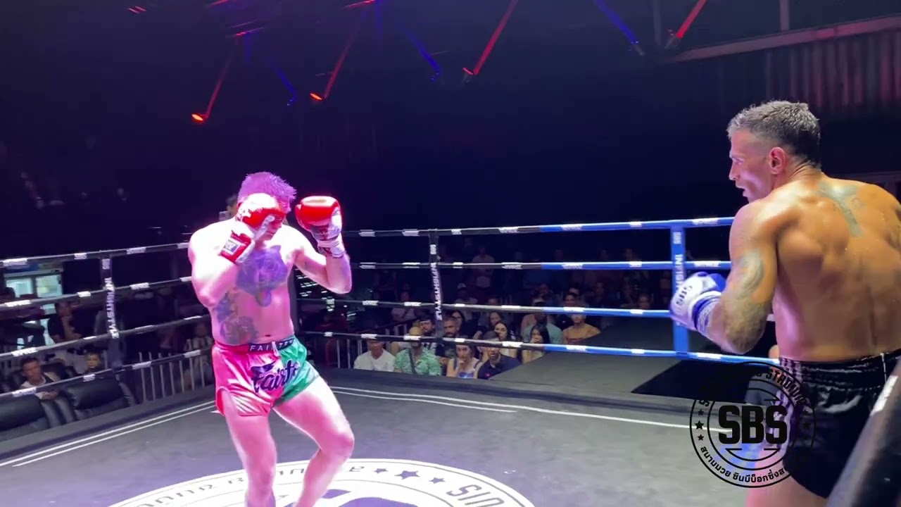 Arthur Phuket Fight Club 🇵🇱(red) v Mario Sinbi Muay Thai 🇪🇸 (blue)