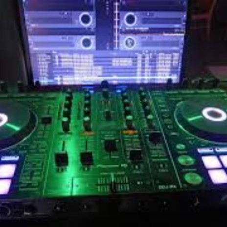DJ Eka Lufiah Maving Bass