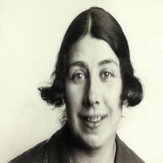 Любовь Попова
