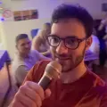 Niko više (sem prijatelja)