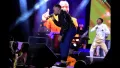I dedicate this song to all the lovers in the house, Gunsitula