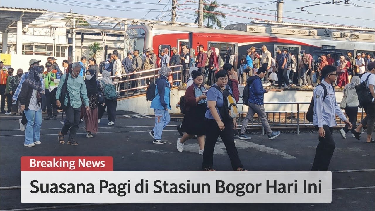 Aktivitas Penumpang di Stasiun Bogor Pagi Hari cover art