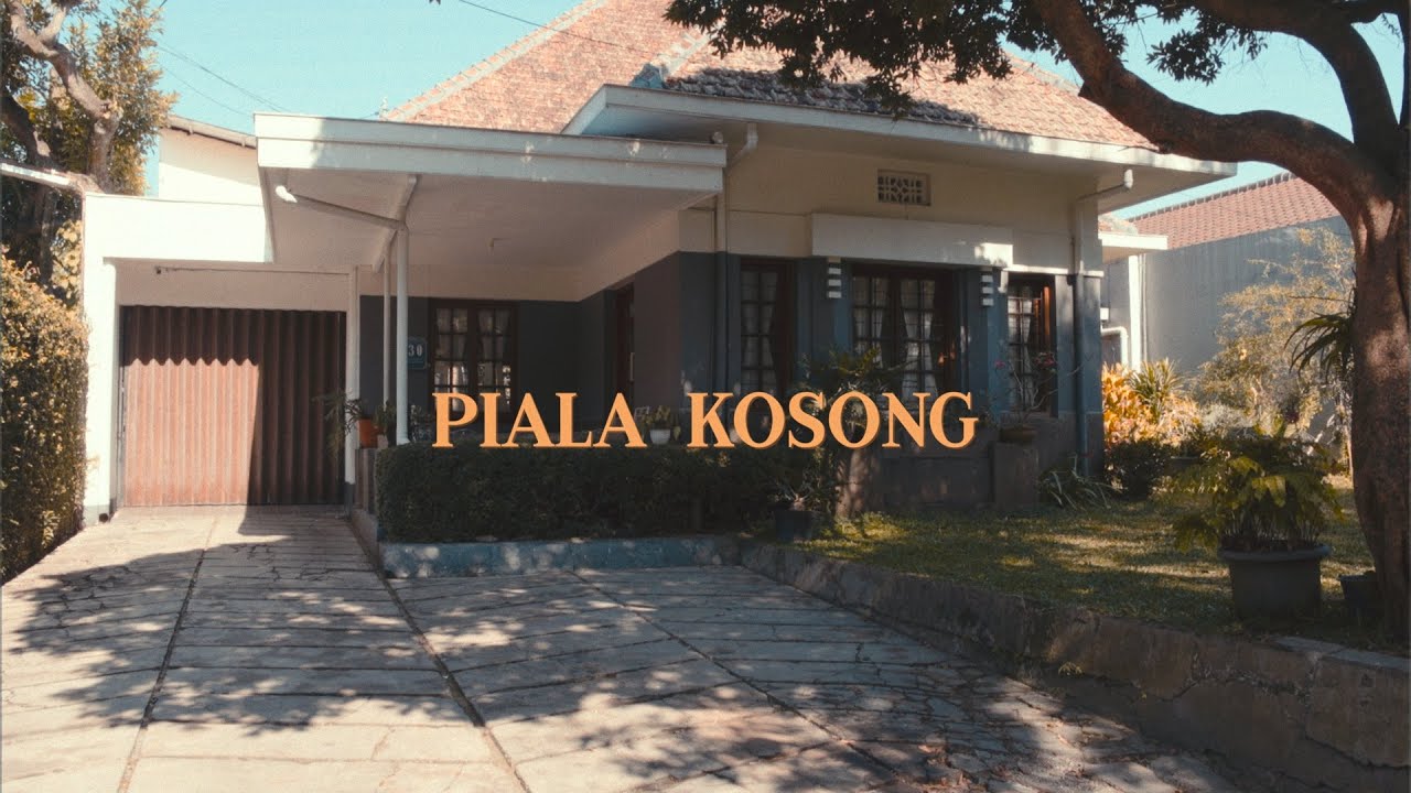 Tigapagi - Piala Kosong (Official Music Video) cover art