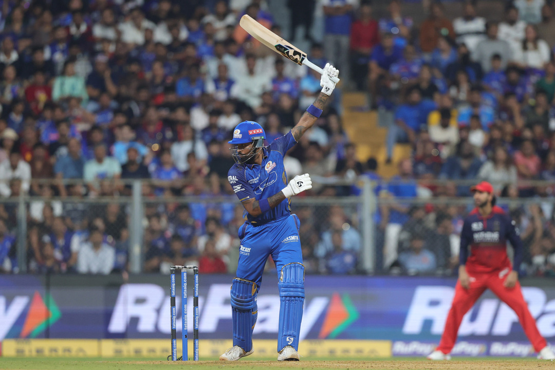 Like a gymnast! Hardik up in a flash
