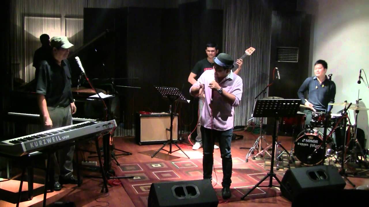 Tompi ft. Idang Rasdiji II - So Danço Samba @ Mostly Jazz 15/10/11 [HD] cover art