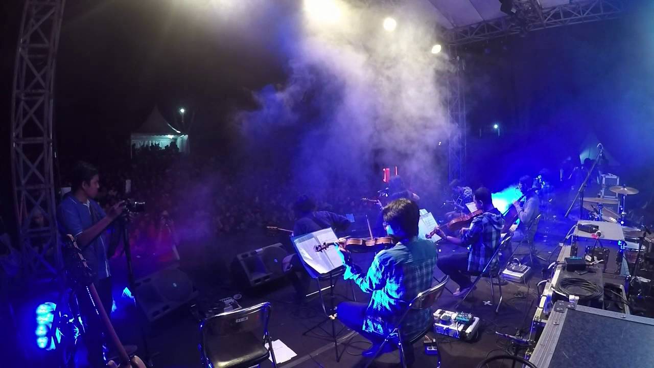 Tigapagi - Pasir (Live at Folk Music Festival 2016) cover art