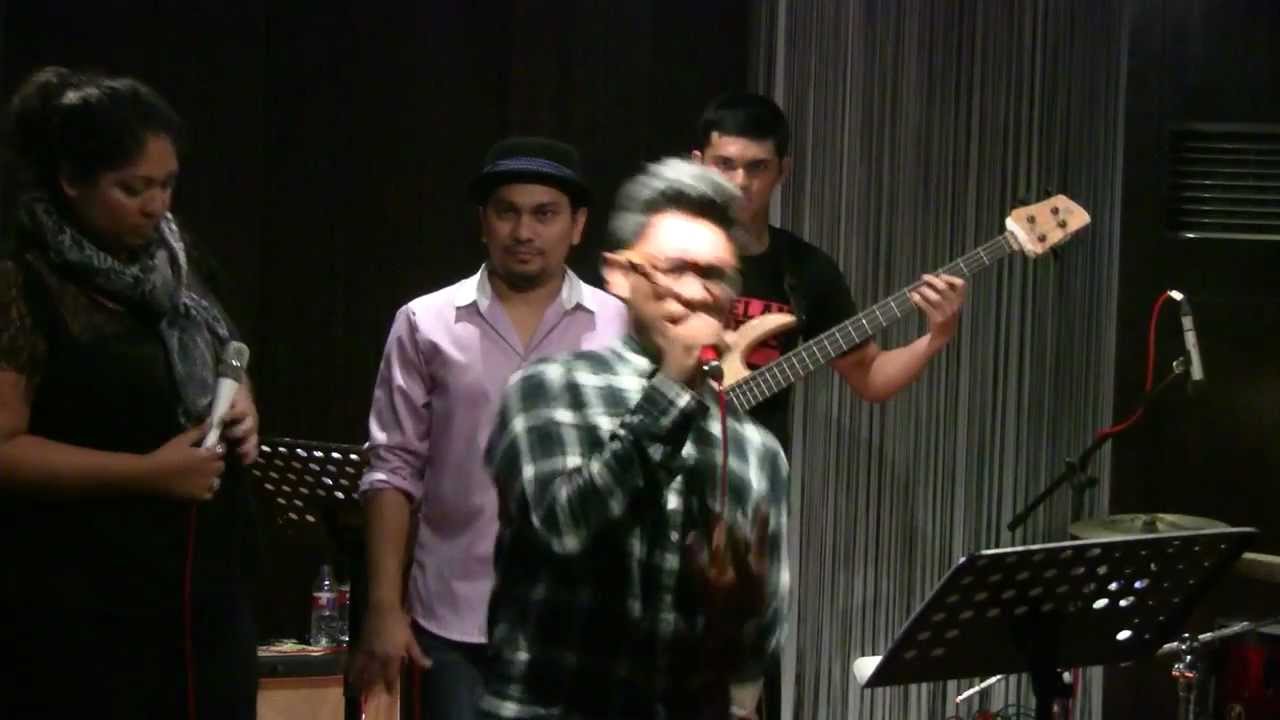Tompi ft. Idang Rasdiji, Matthew Sayersz & Vina - Route 66 @ Mostly Jazz 15/10/11 [HD] cover art