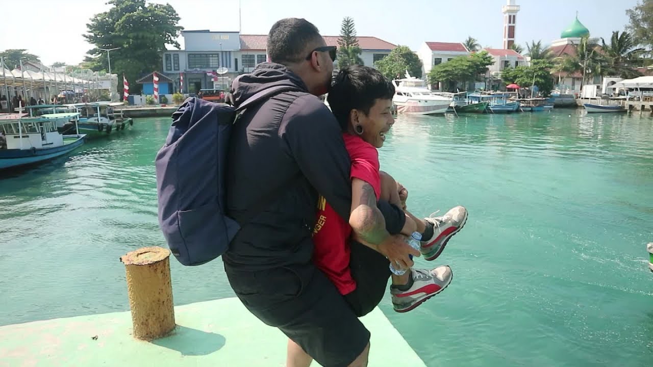 #STRONGTERUS | Mencoba berenang di Pulau Pramuka | Monkey Boots - Reggae Festival 2023 cover art