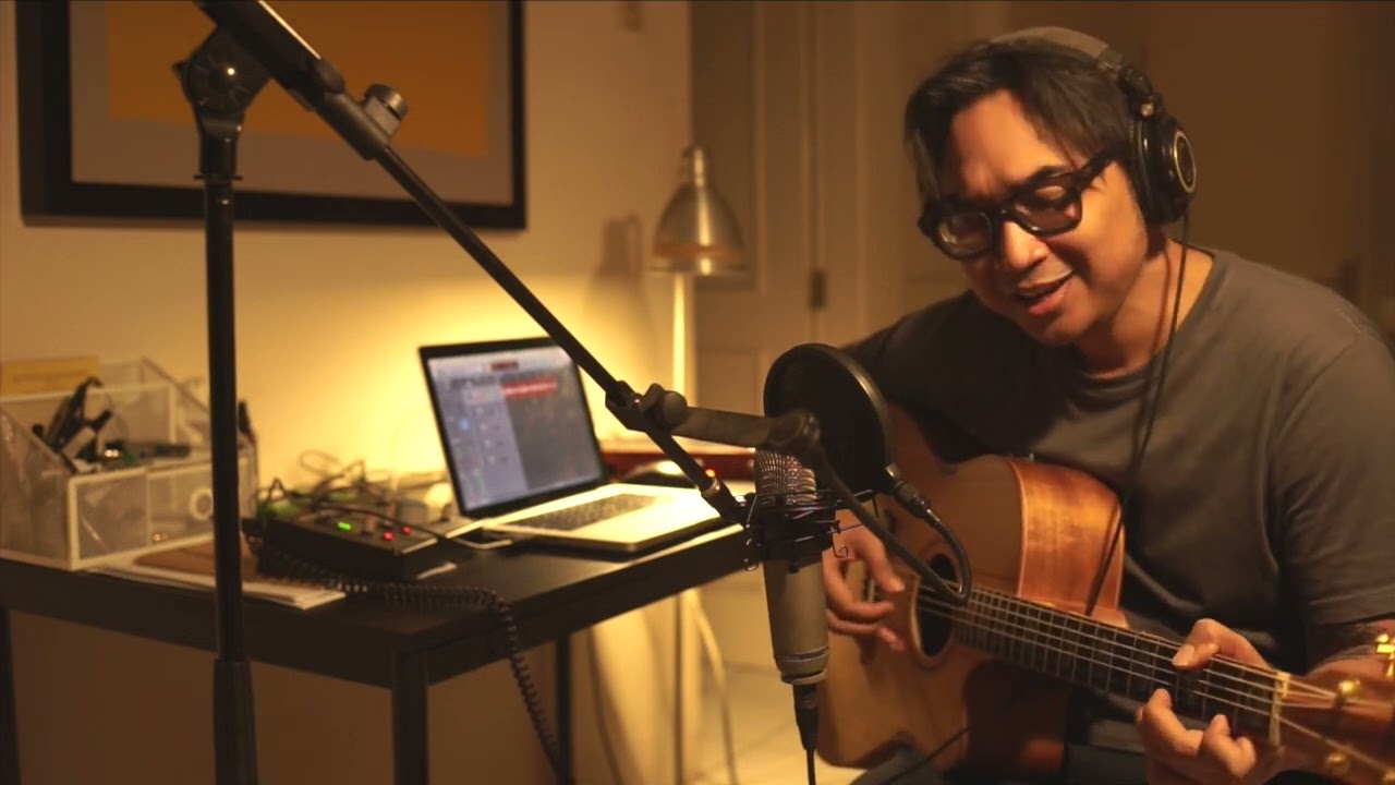 Adhitia Sofyan "Pencerita" live in the living room cover art