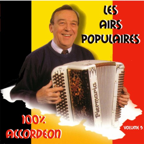 Il tape sur des bambous