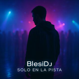 (Solo en la pista)