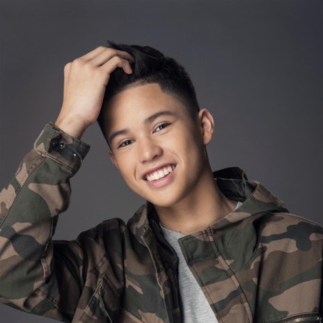 Kyle Echarri