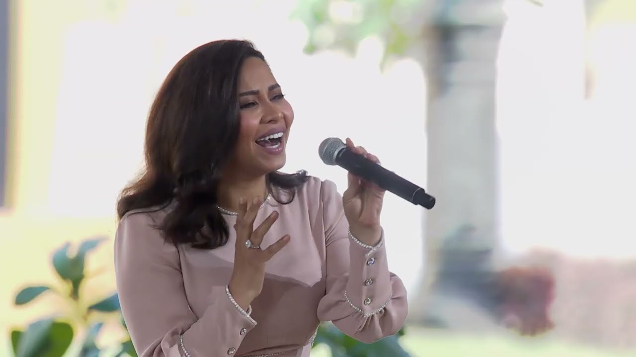 هي الدنيا - شيرين | Heya El Donia - Sherine cover art
