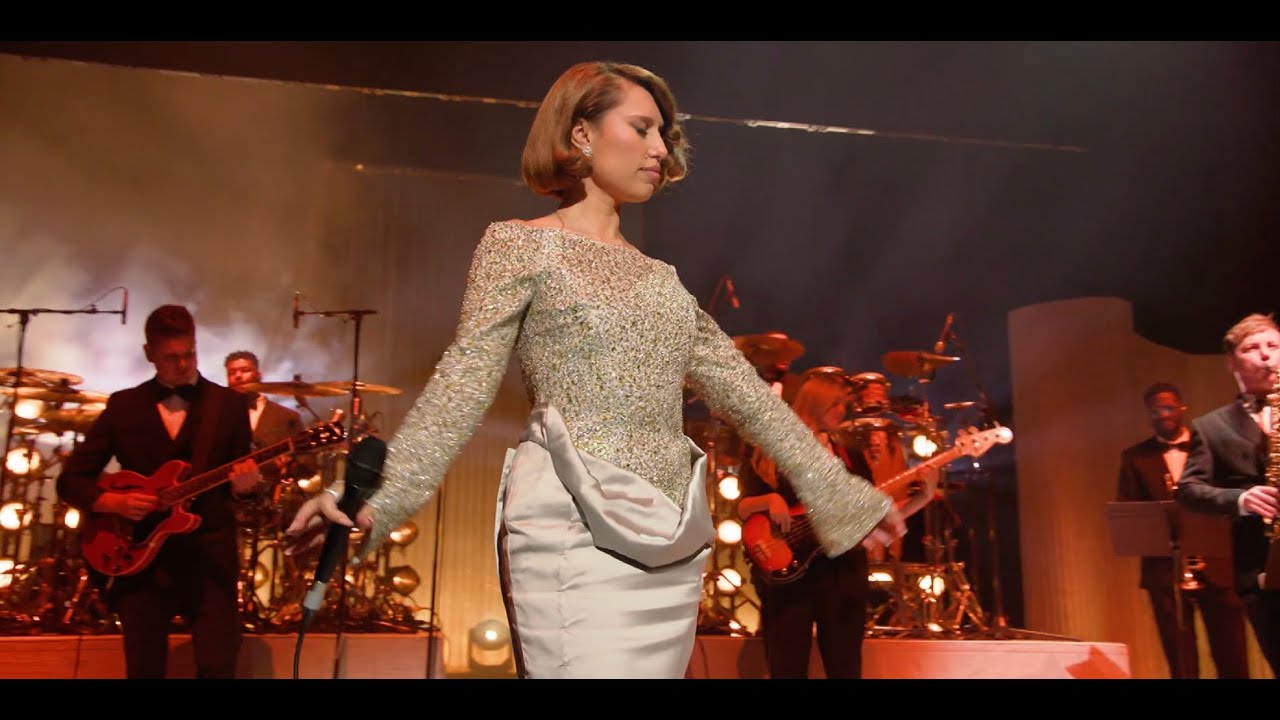 RAYE - Cry Me A River (Live at The Fashion Awards 2025) cover art