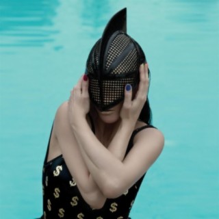 HANDE YENER