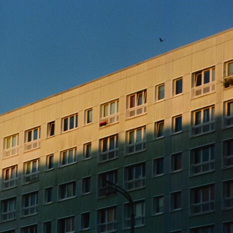 friedrichshain um acht cover art