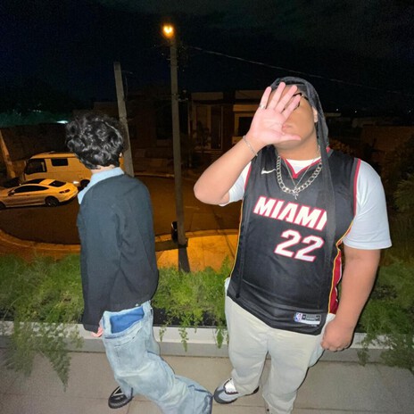 versos de amor feitos por uma pessoa confusa ft. vaz2k cover art