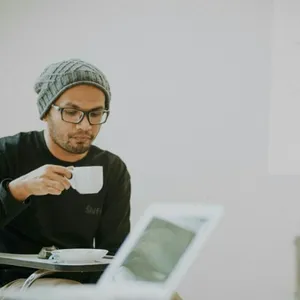 Allah Memudahkan Hambanya - Ustadz Hanan Attaki cover art