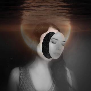 Πορτοκαλί Φεγγάρι (Orange Moon)