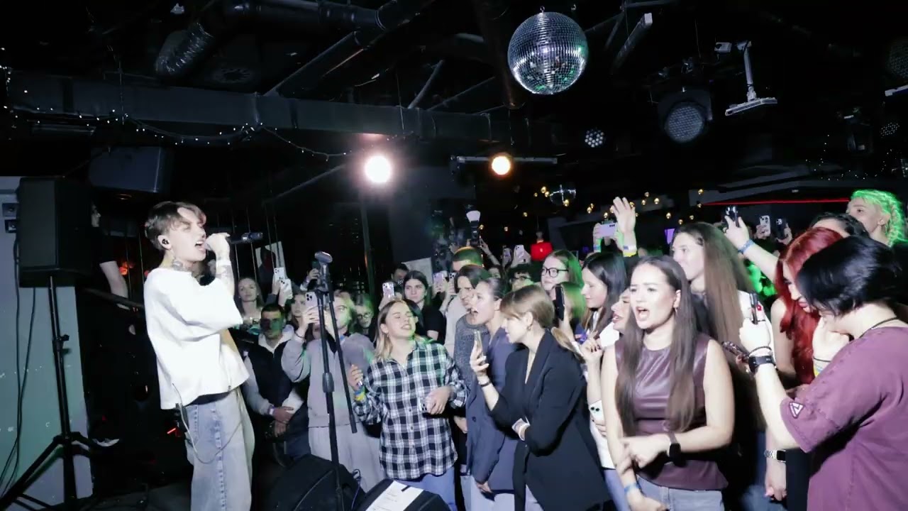 лучнадежды - Будь тут (live) / Москва / Первый сольный cover art