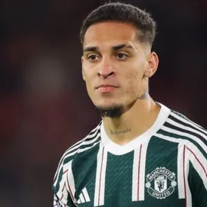 Kabar Update: Pemain Gagal Man United Antony Disebut Tak Paham Permainan cover art
