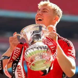 Kabar Update: Hojlund Bilang Harus Tingkatkan Rasio Golnya di Man United cover art