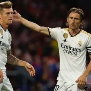 Kabar Update: Modric Berikan Penghormatan 'Sulit' Untuk Rekan Gelandang Kroos cover art