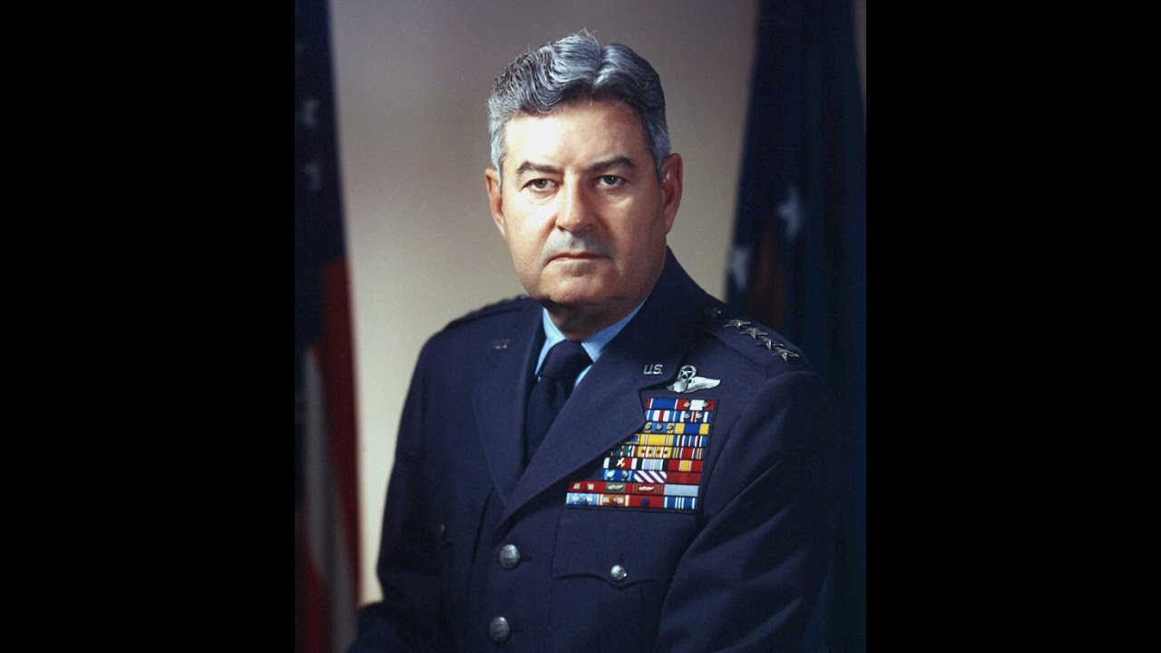 Curtis LeMay - Soldat-Commander-Khan