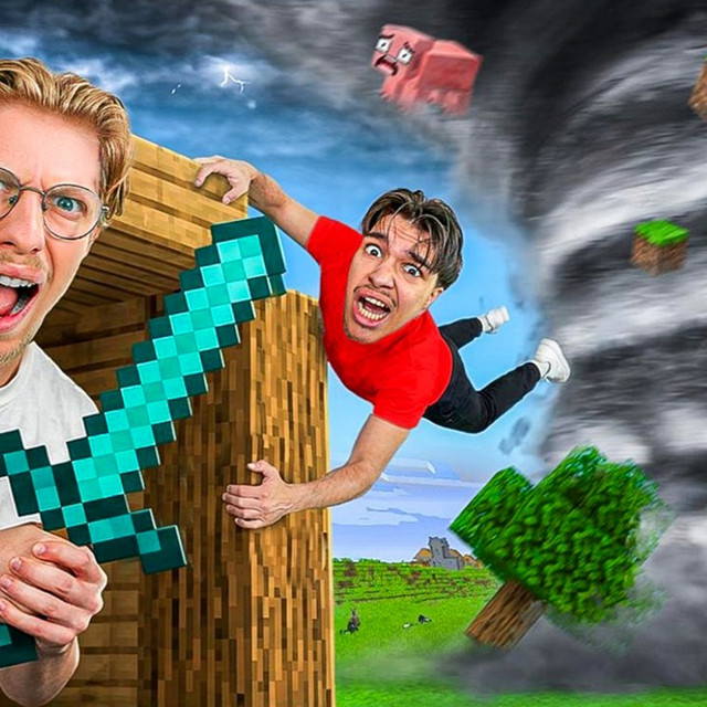 On a Tenté de Survivre aux Catastrophes Naturelles de Minecraft ! (Ft. Jayzz) cover art