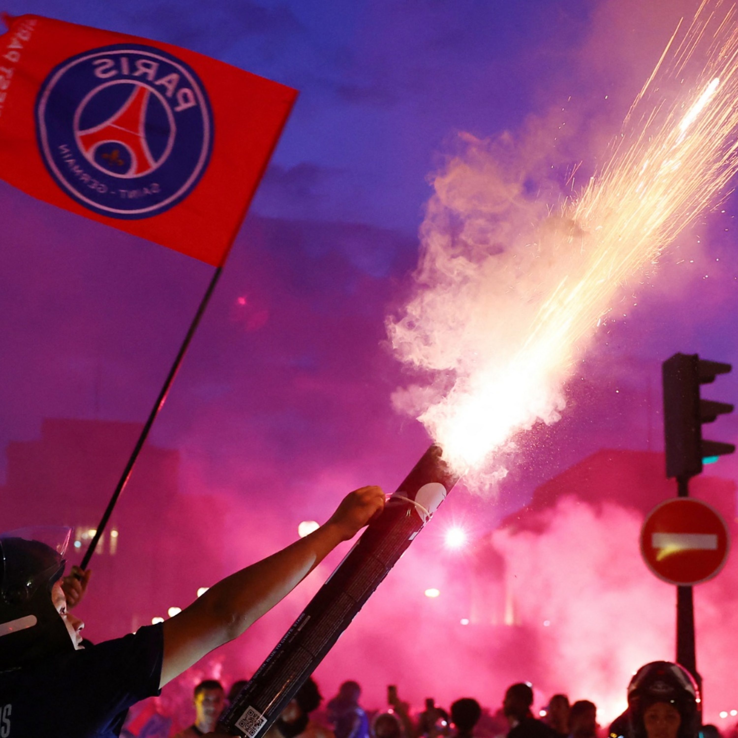 Fans rampage after Paris St-Germain win Champions League