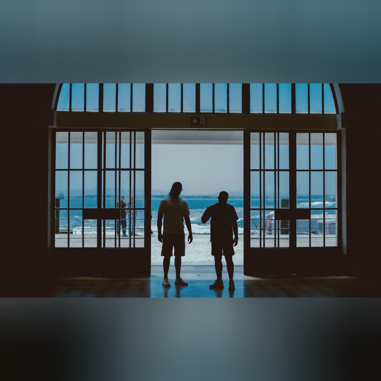 Djadja & Dinaz - À tes côtés [Clip Officiel] cover art
