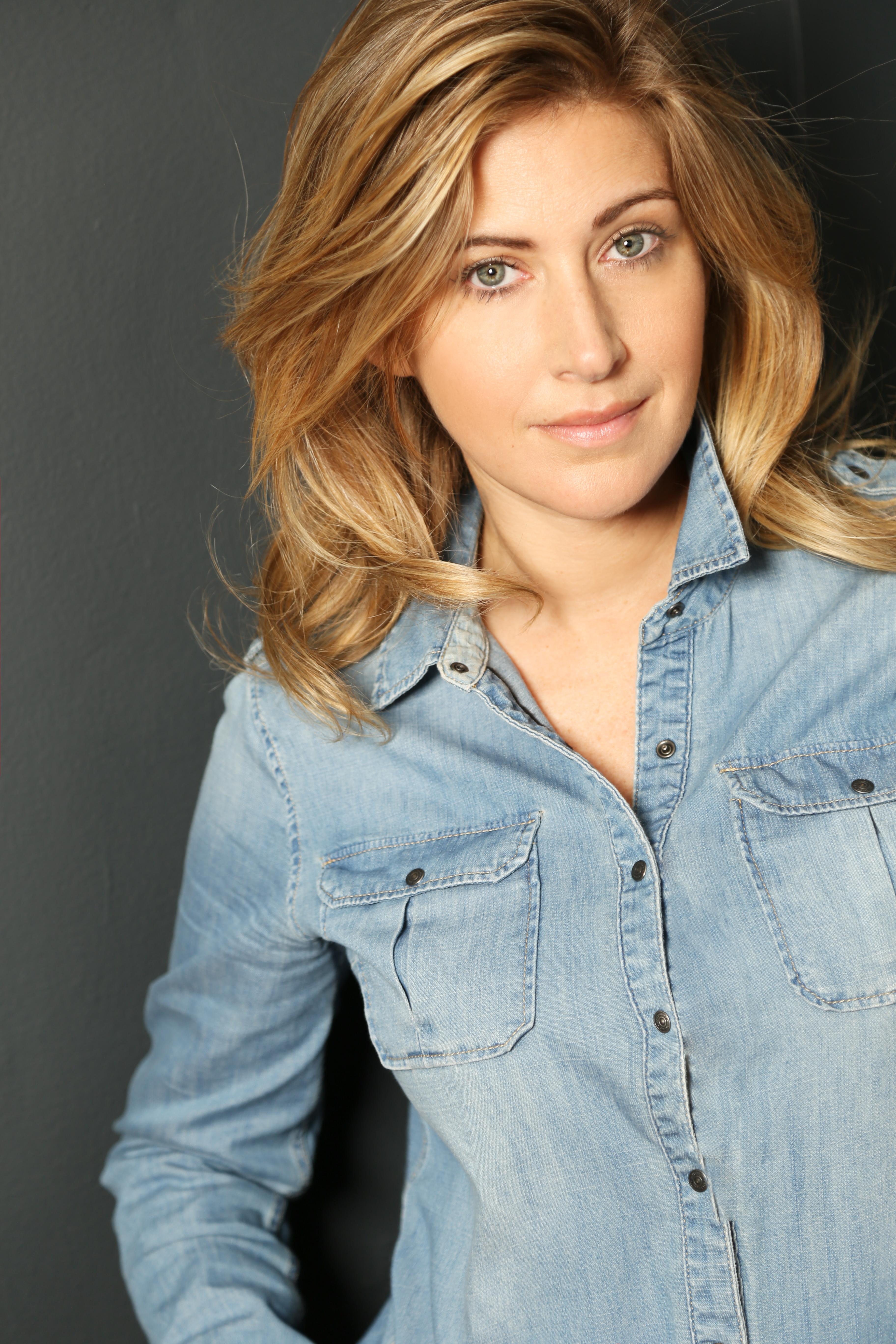 Amanda Sthers