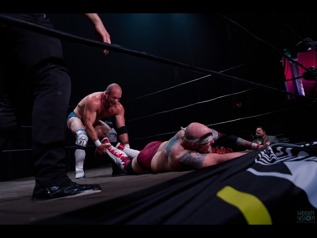 Austin Reddick vs Royce Isaacs