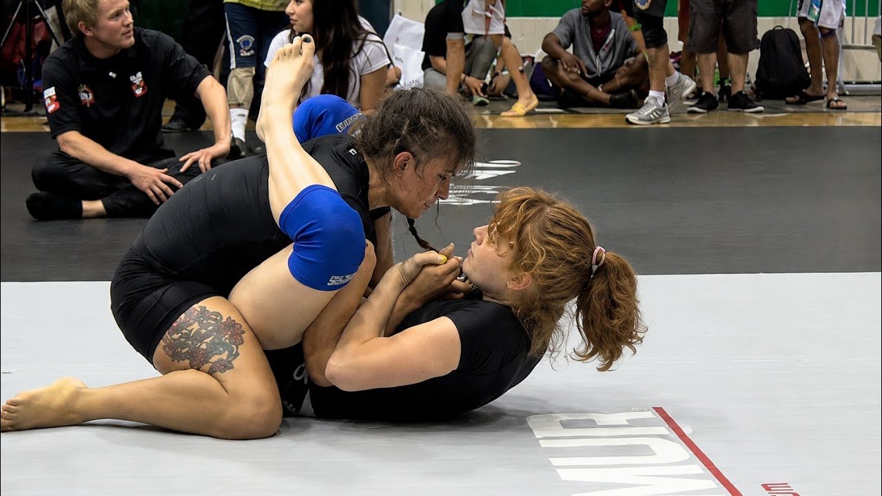 Epic Women's Grappling Battle | Incredible BJJ Ground Fight & Submission Defense 🤼‍♀️
