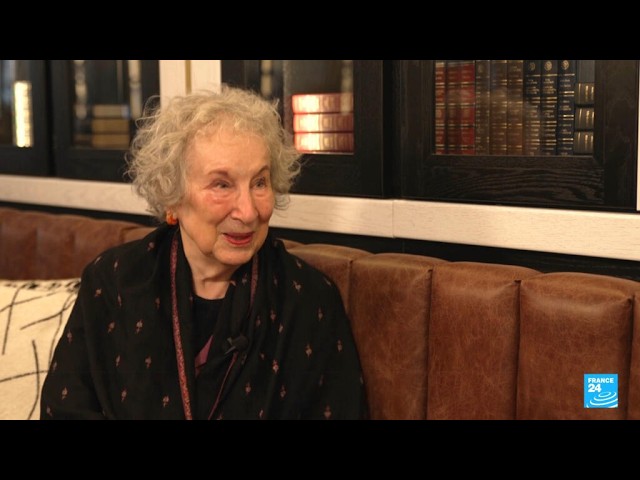 Margaret Atwood : "La Servante écarlate ne ressemble plus à une œuvre de fiction" • FRANCE 24 cover art