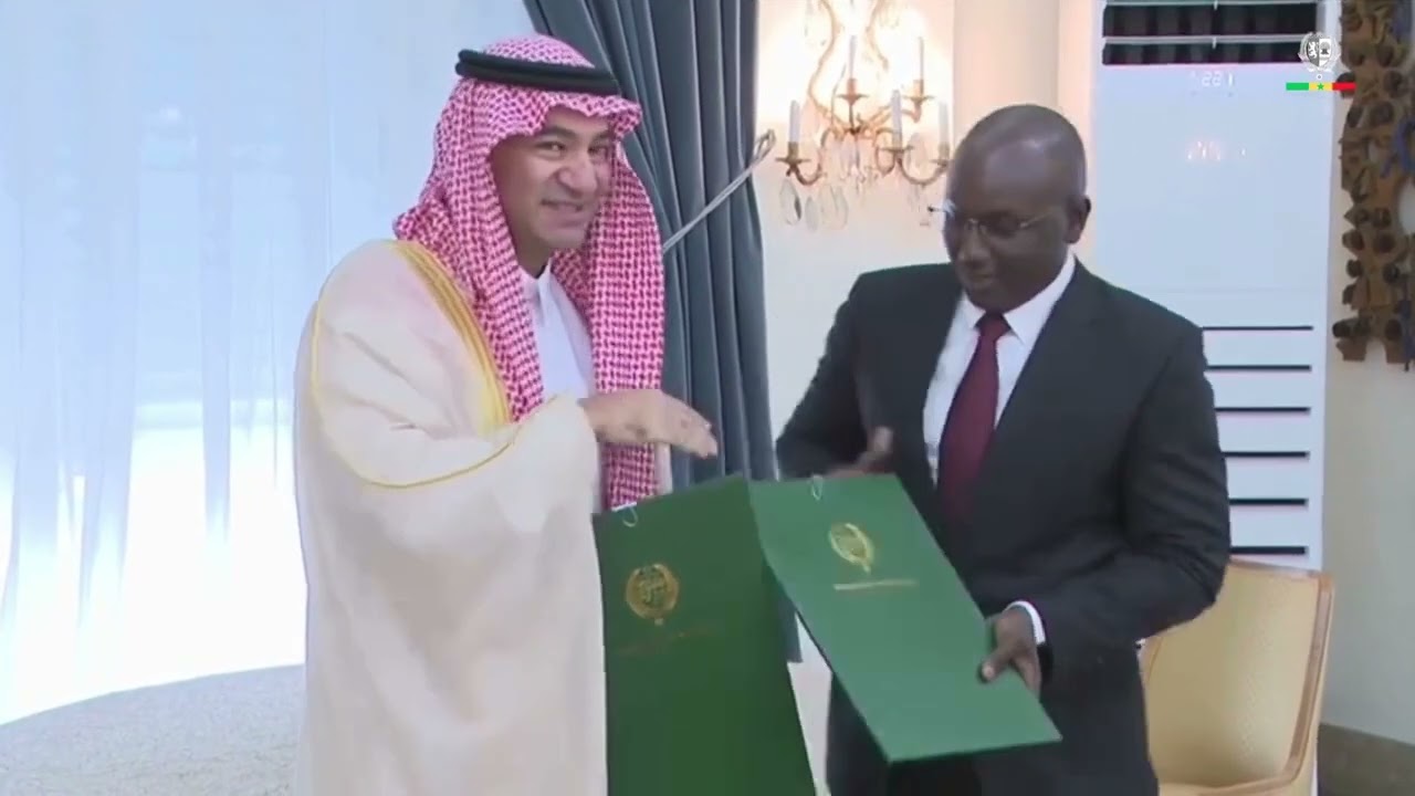 Président Diomaye - renégociation réussi du contrat ACWA Power cover art