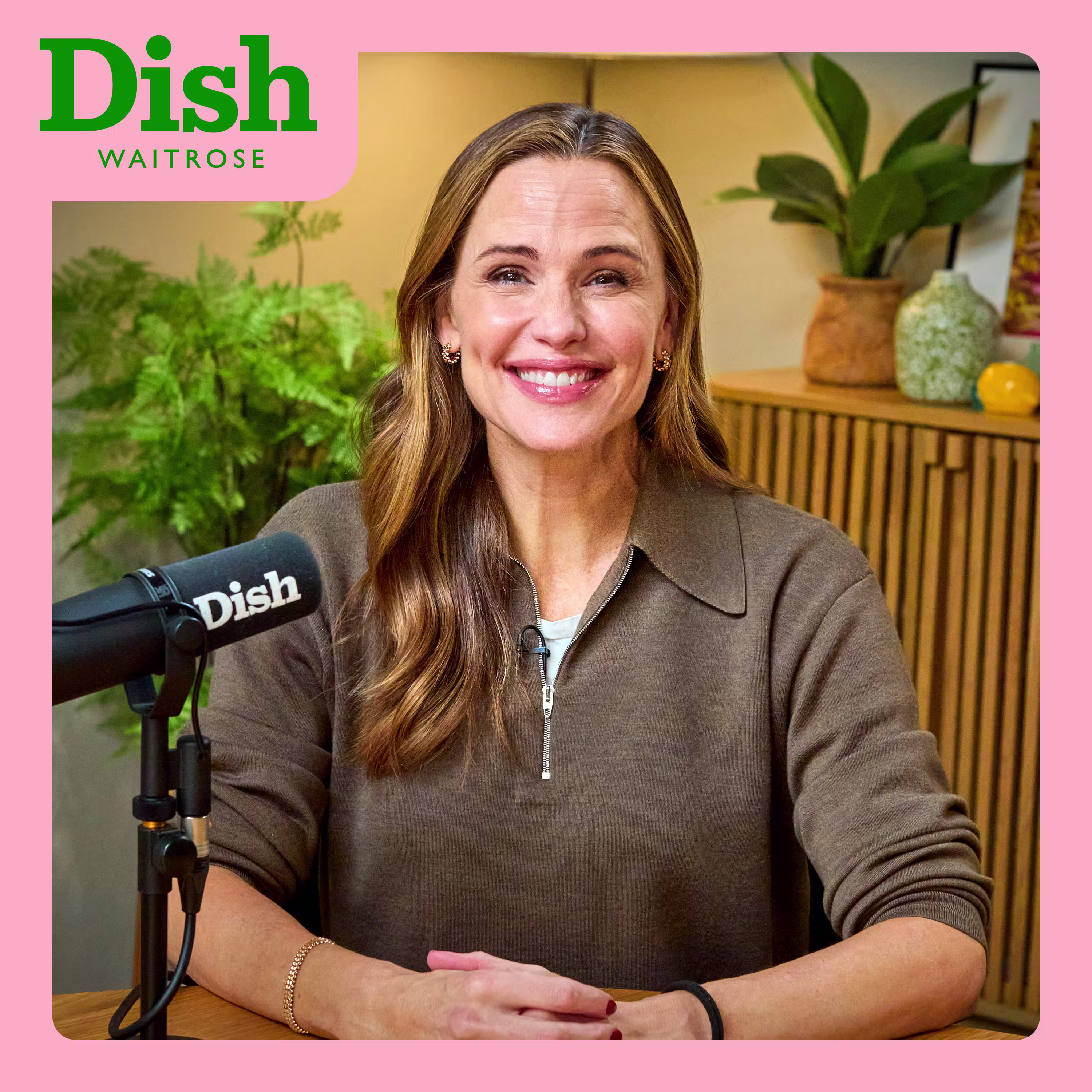 Jennifer Garner joins us for the ultimate Mother's Day roast beef cover art