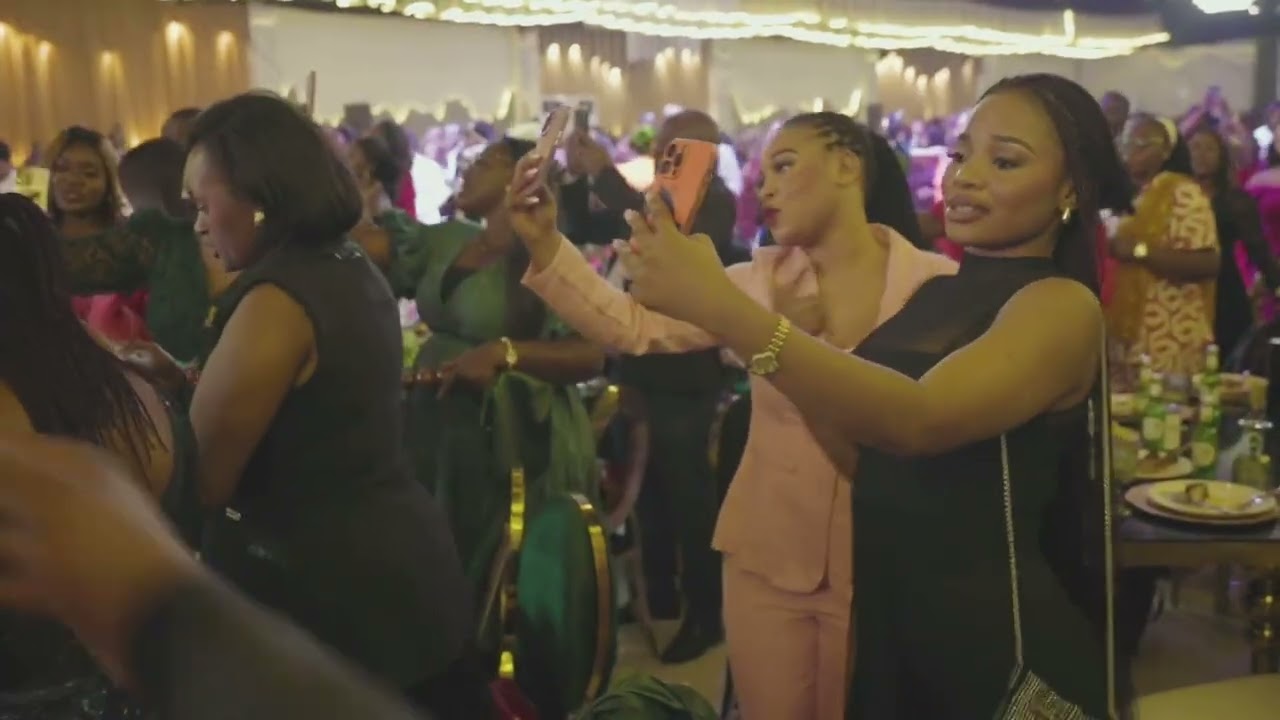 DANS MA TÊTE EN LIVE | PRESTATION EXCEPTIONNELLE DE MOISE MBIYE cover art
