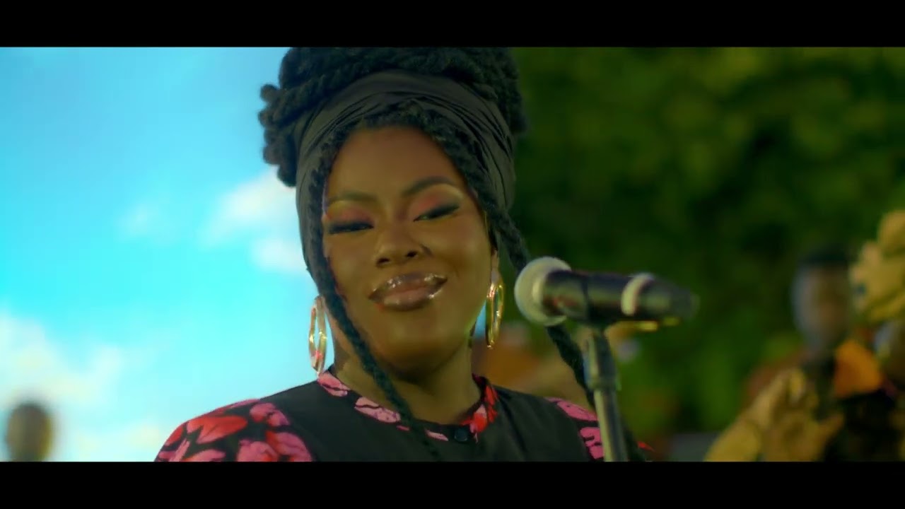 Colombe Merveille - Emmène moi - Clip Officiel