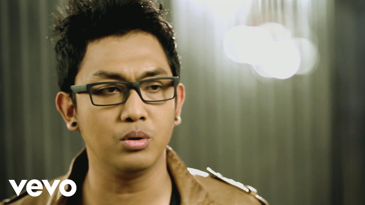 Yovie & Nuno - Galau (Video Clip) cover art