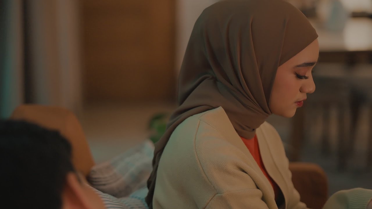 Nabila Taqiyyah - Terpatah Terluka (Official Music Video) cover art