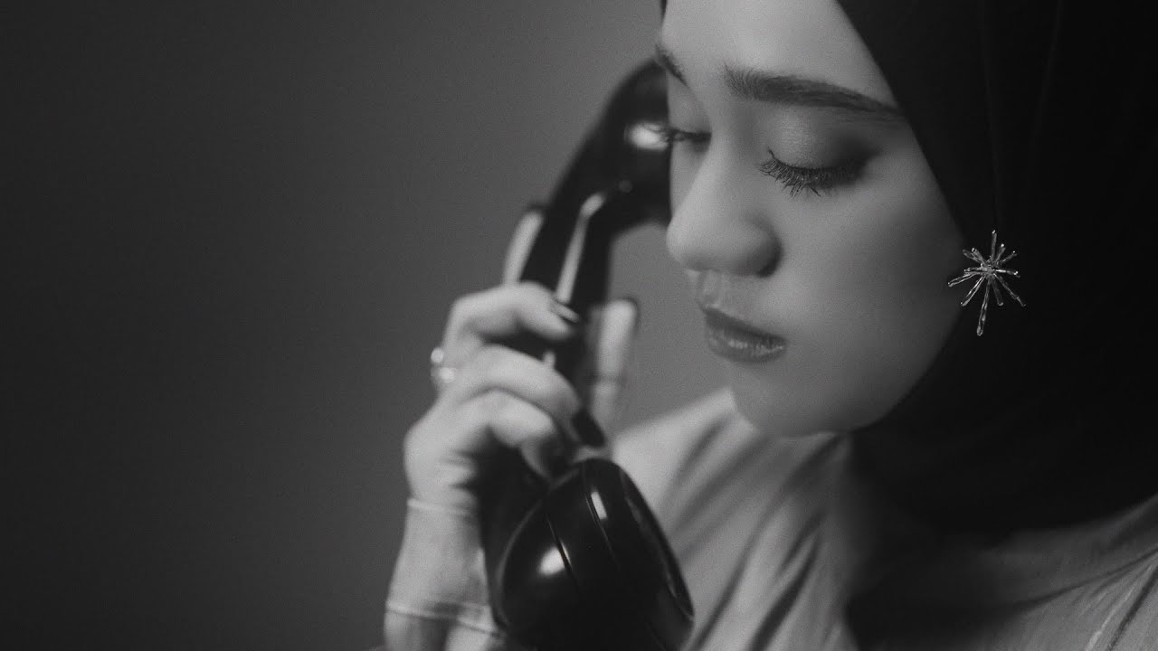 Nabila Taqiyyah - Berjalan Tanpamu (Official Music Video) cover art