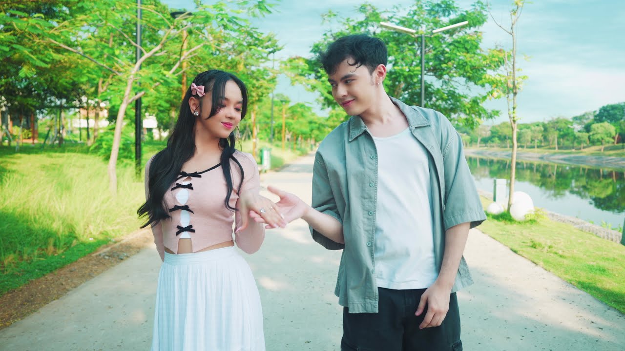 Lyodra - Malu Malu Tapi Nyaman (Official Music Video) cover art