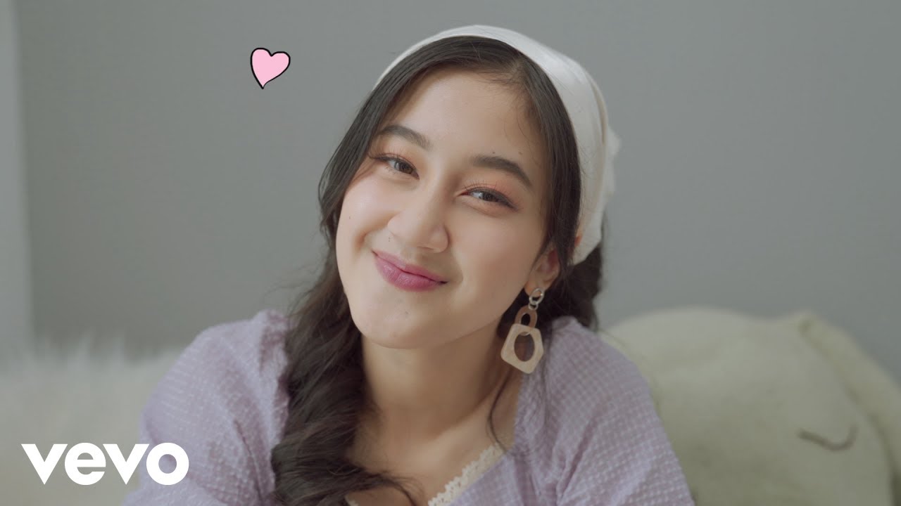 Keisya Levronka - Jadi Kekasihku Saja (Official Music Video) cover art