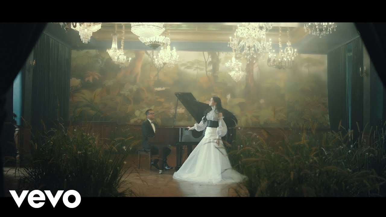 Keisya Levronka, Andi Rianto - Mengejar Matahari cover art