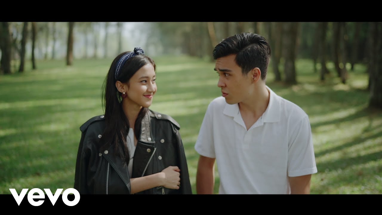 Keisya Levronka - Tergesa (Official Music Video) cover art